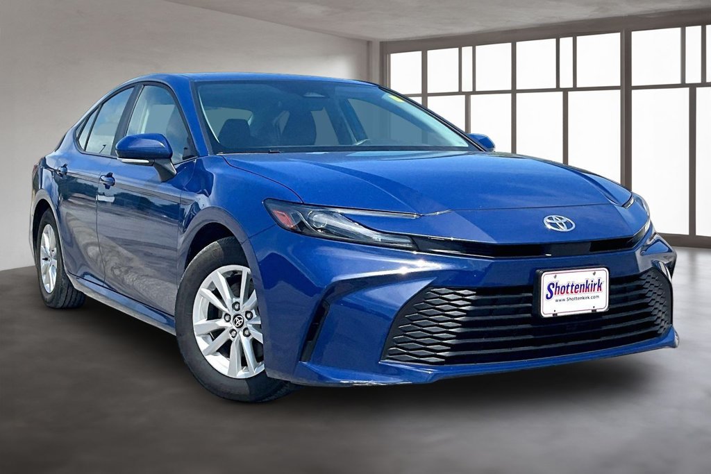 Used 2025 Toyota Camry LE FWD image 3