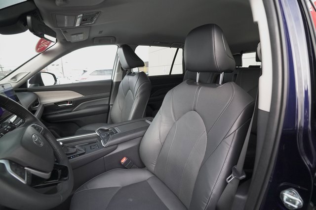 Used 2024 Toyota Grand Highlander Limited image 11