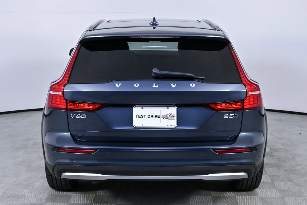 Used 2025 Volvo V60 B5 Cross Country Plus image 29