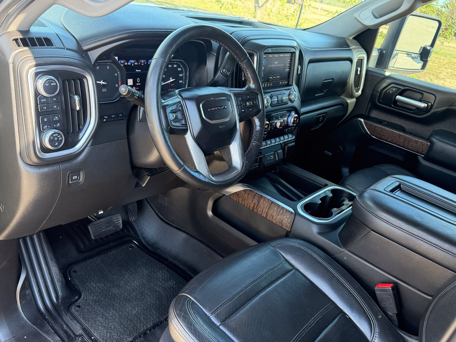 Used 2021 GMC Sierra 2500 Denali w/ Denali Black Diamond Edition AWD/4WD image 21