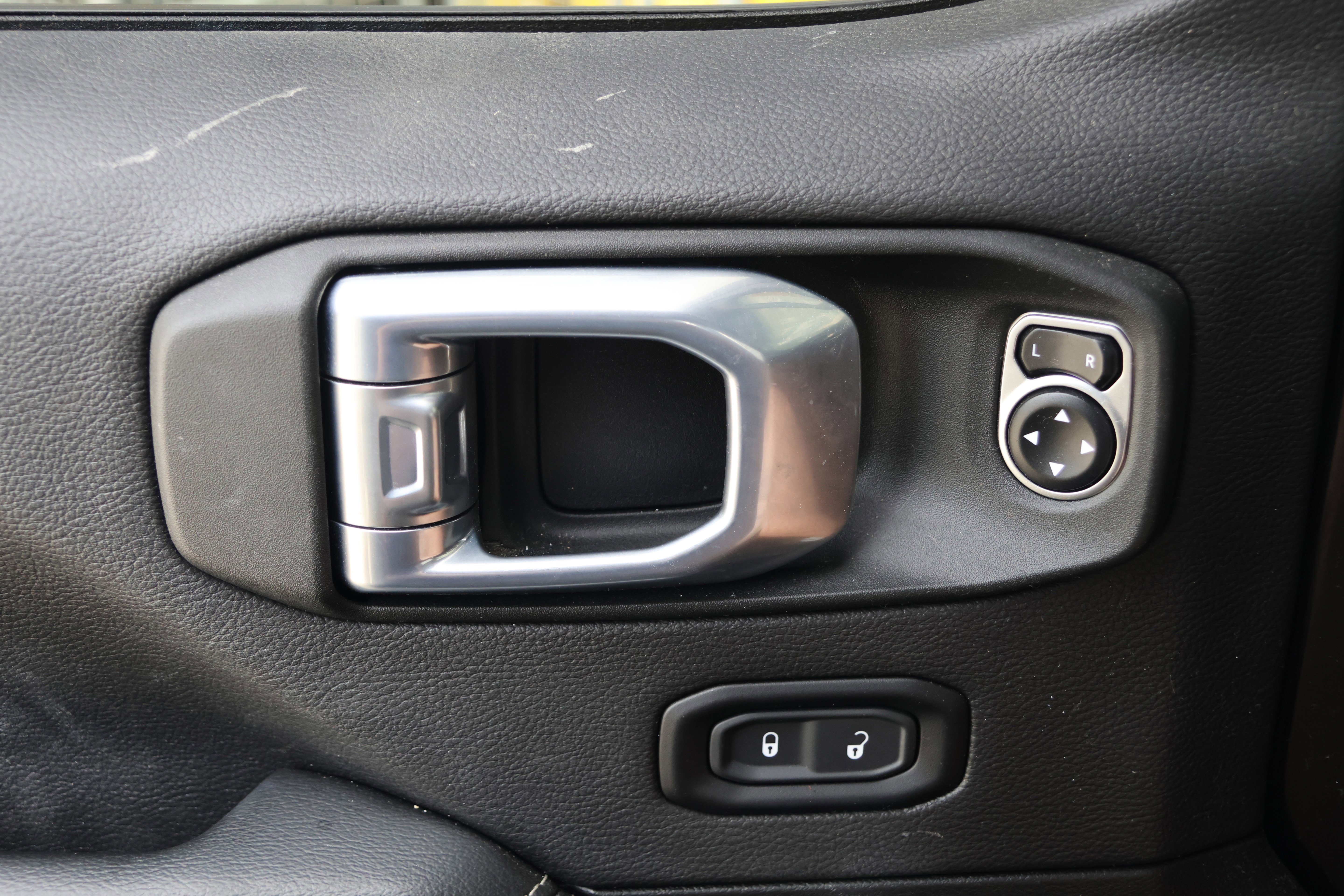 Used 2021 Jeep Wrangler Unlimited Sahara image 13