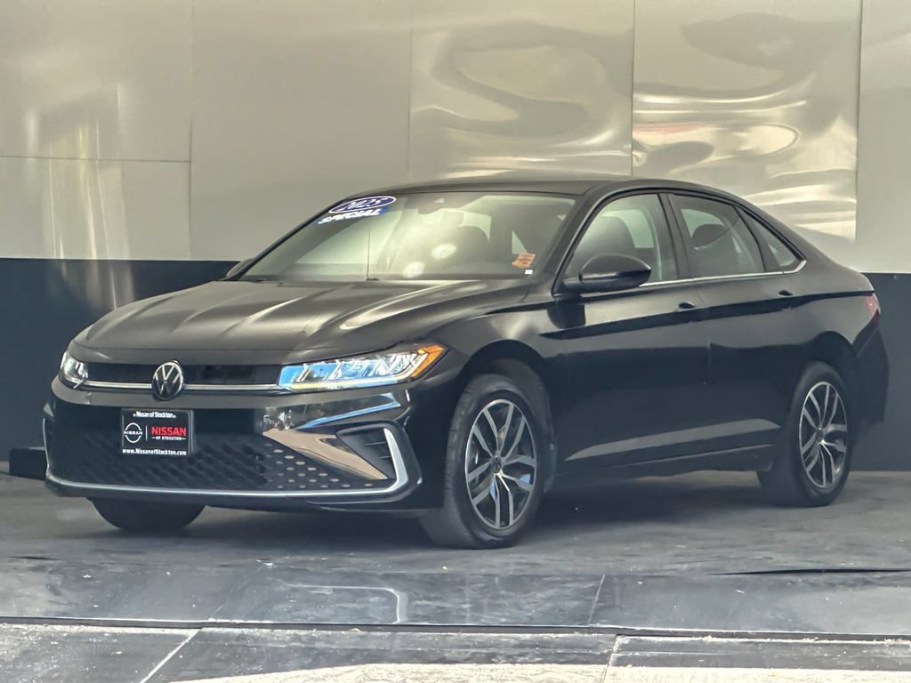 Used 2025 Volkswagen Jetta SE FWD image 7