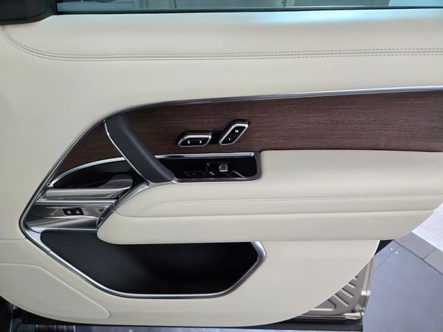 Used 2024 Land Rover Range Rover SE image 25