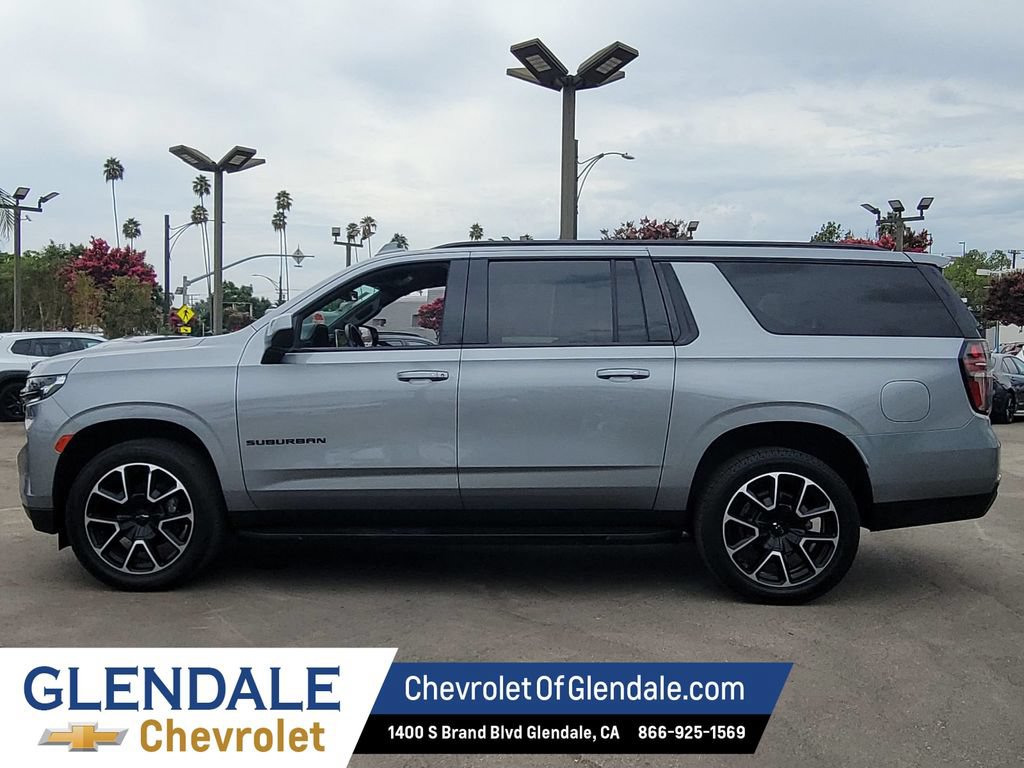 Used 2024 Chevrolet Suburban RST RWD image 14