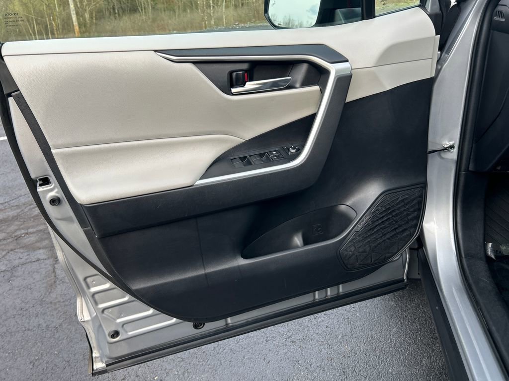 Certified 2020 Toyota RAV4 XLE w/ Convenience Package image 19