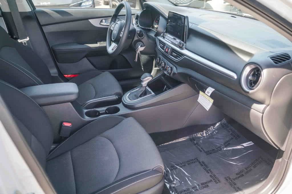 Certified 2024 Kia Forte LXS w/ LXS Technology Package FWD image 15