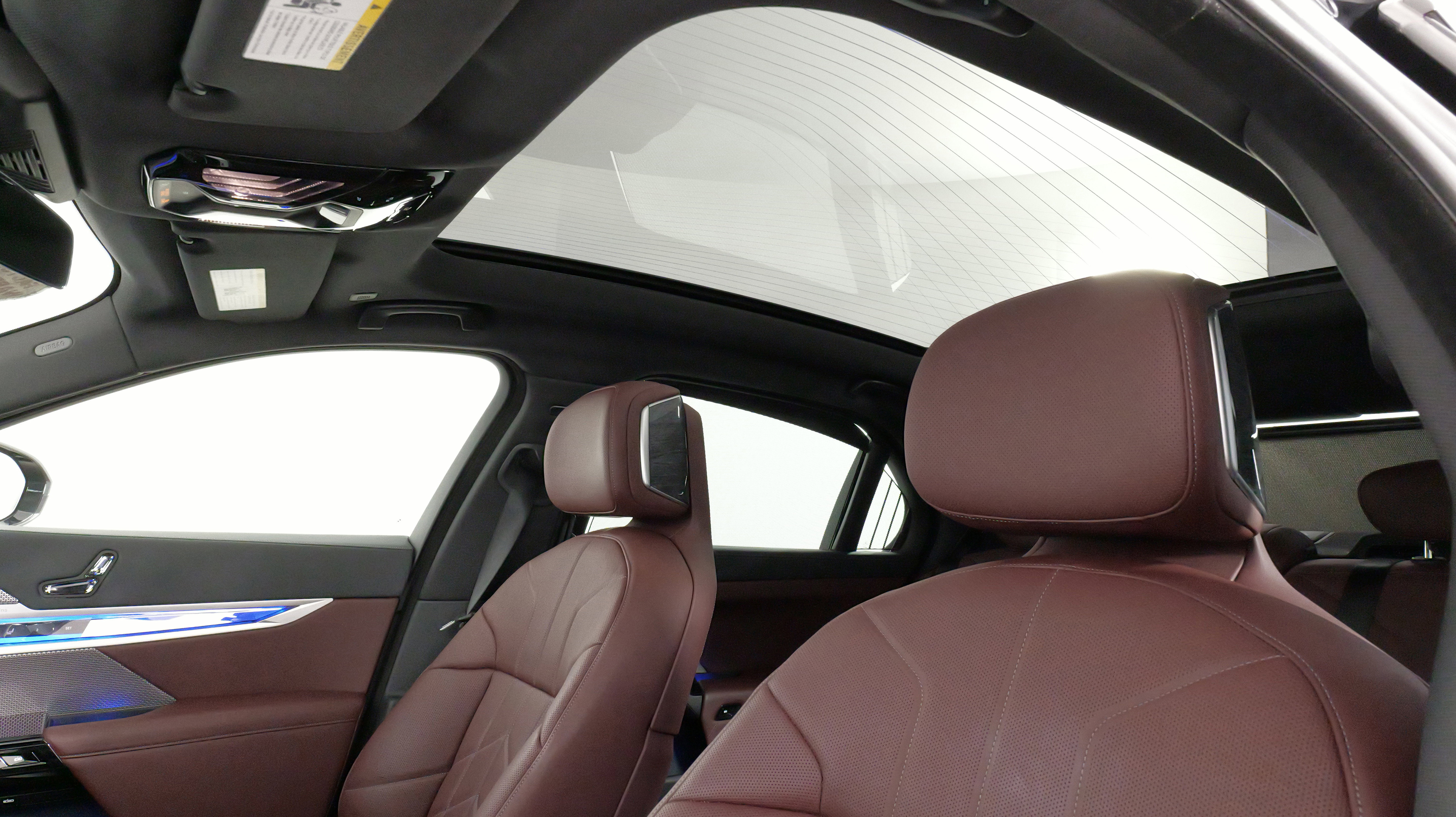 Used 2023 BMW 760i xDrive image 29