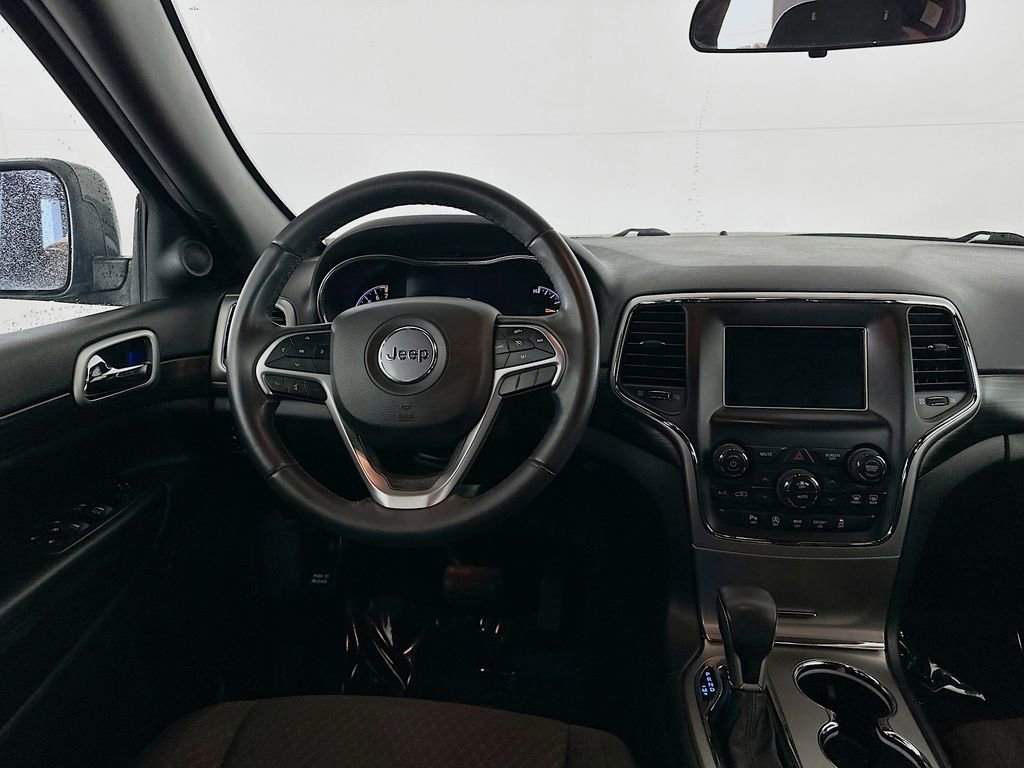 Used 2019 Jeep Grand Cherokee Laredo image 28