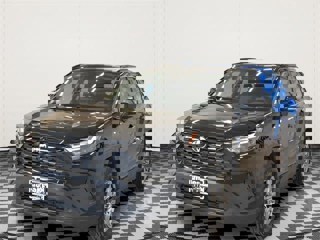 Used 2025 Toyota RAV4 XLE image 9