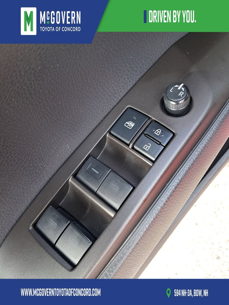 Used 2022 Toyota Camry SE w/ Convenience Package FWD image 14