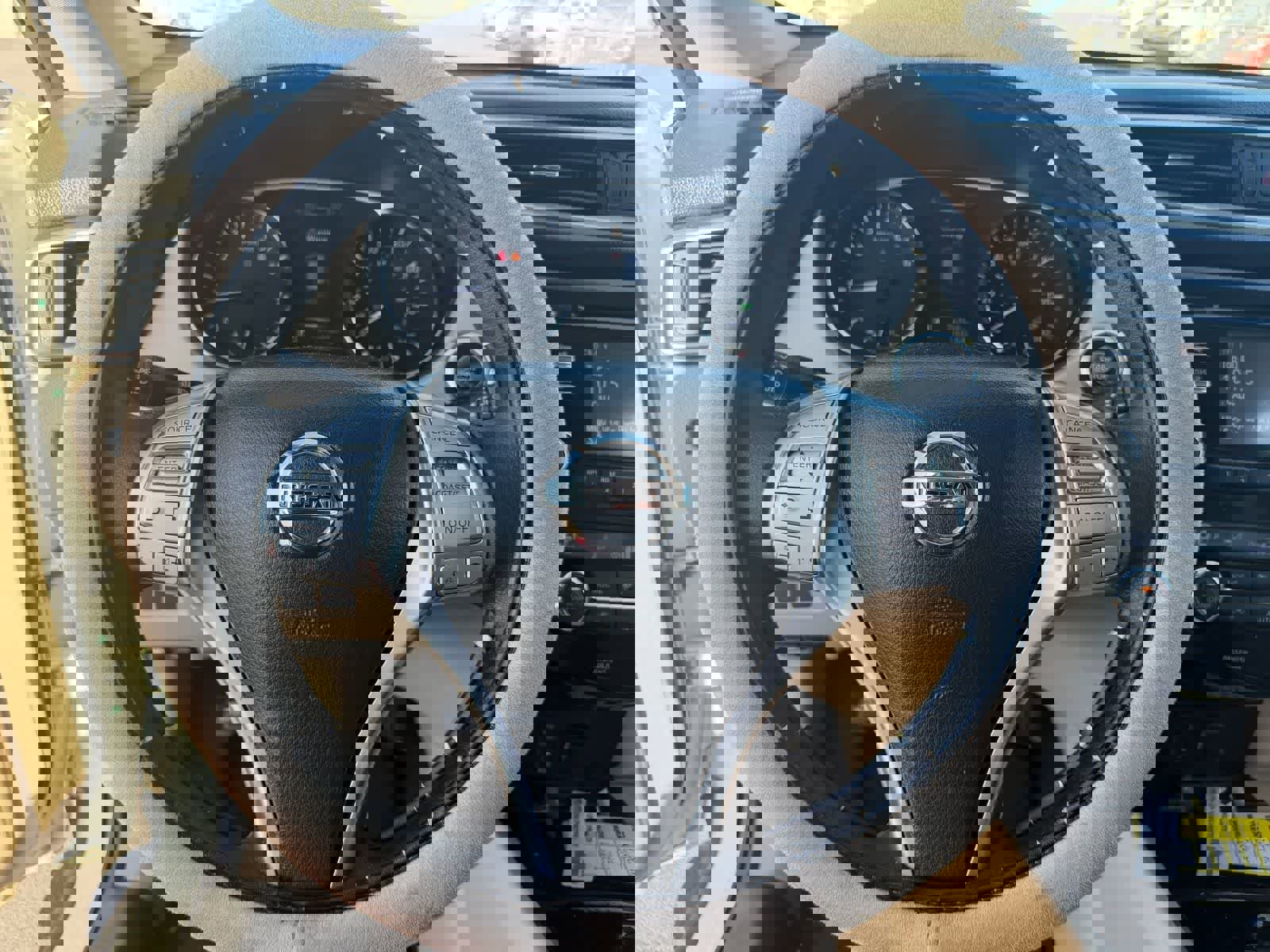 Used 2016 Nissan Rogue SV image 6