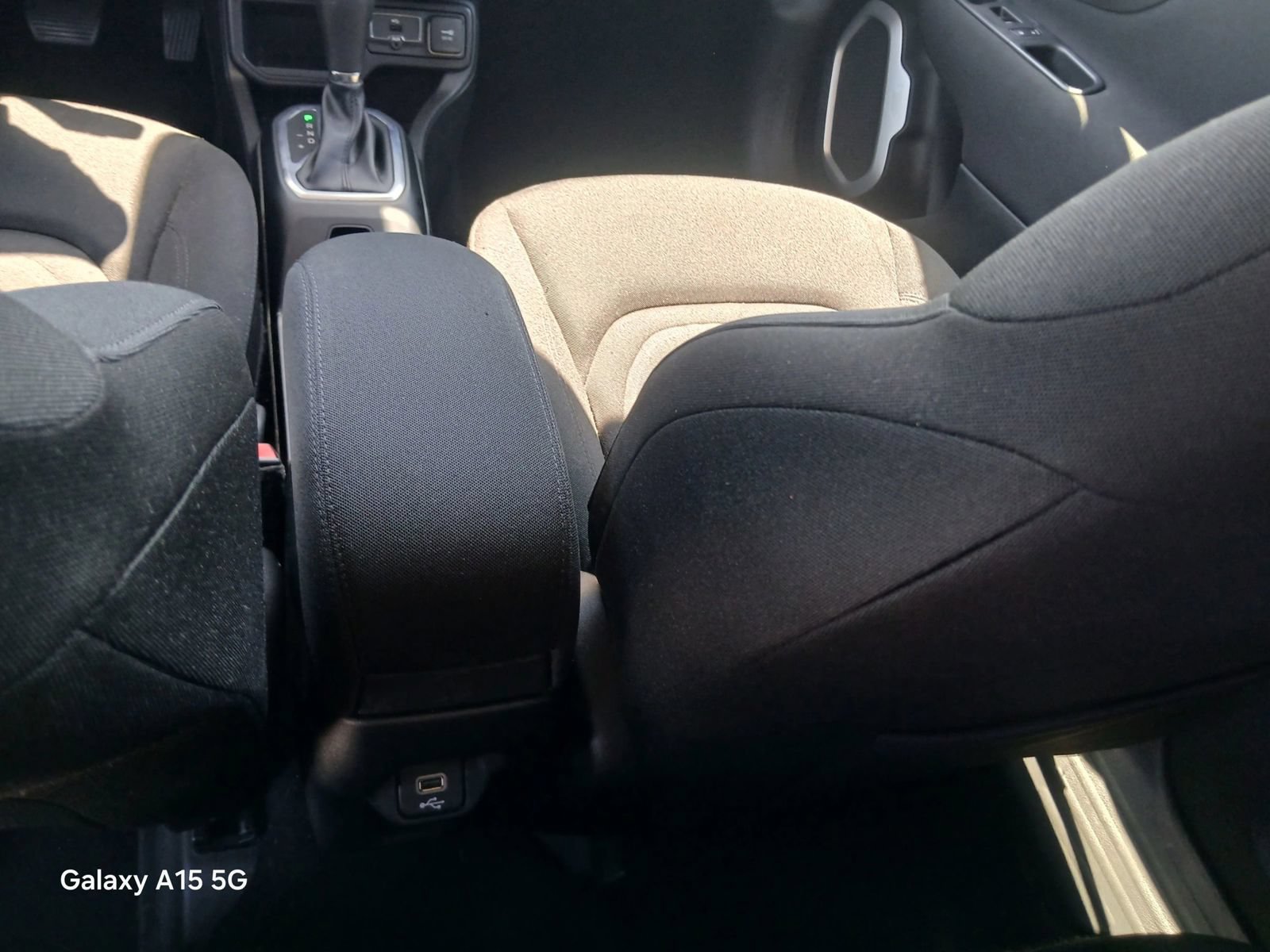 Used 2019 Jeep Renegade Latitude FWD image 25