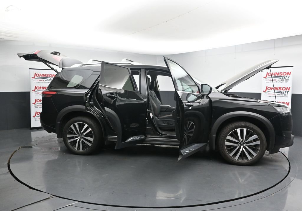 Used 2024 Nissan Pathfinder Platinum w/ Cargo Package image 48