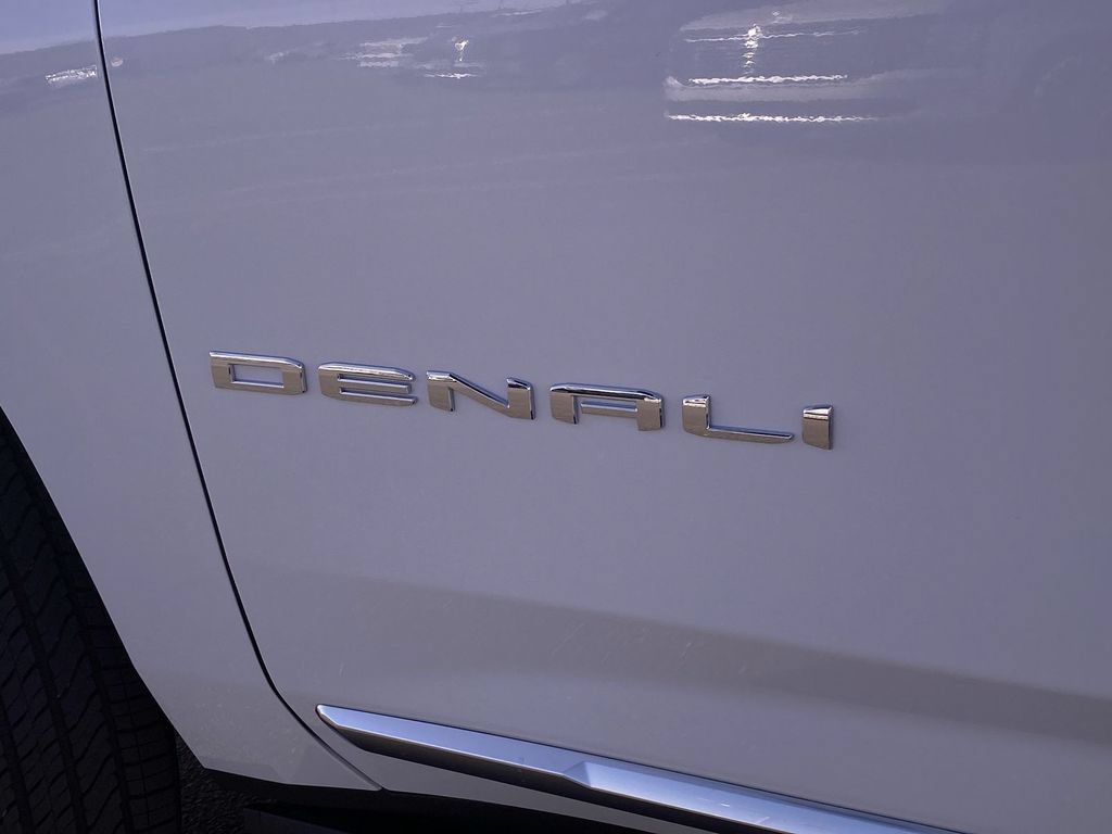 Used 2026 GMC Yukon XL Denali w/ Denali Reserve Package AWD/4WD image 17
