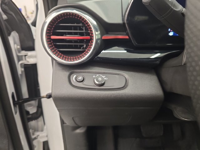 Used 2026 Chevrolet Trax RS w/ Driver Confidence Package FWD image 30