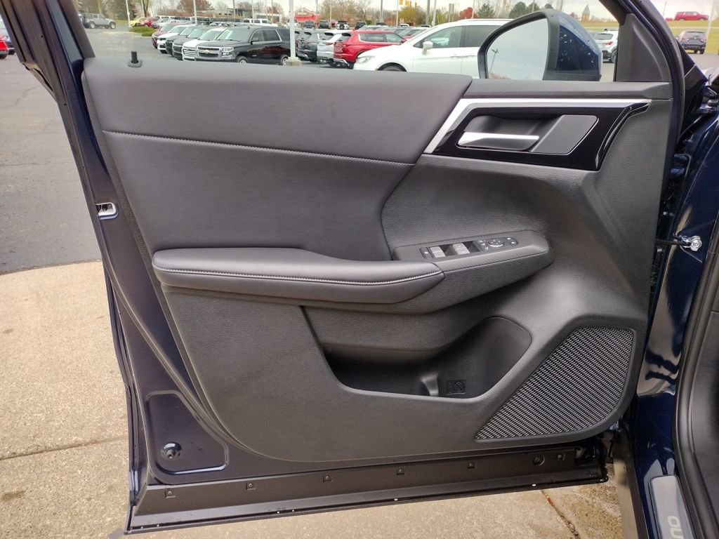 New 2025 Mitsubishi Outlander SE image 30