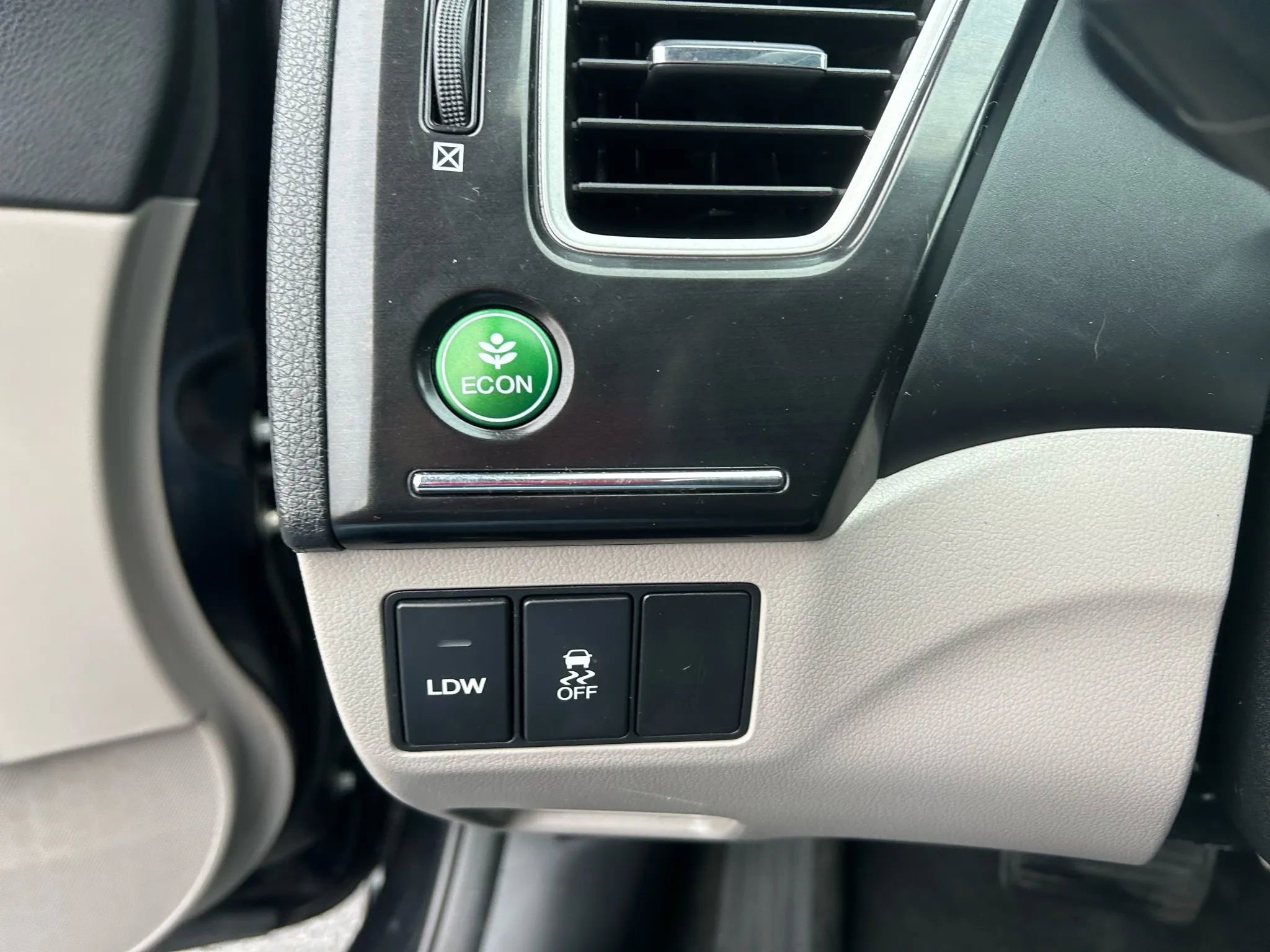 Used 2014 Honda Civic Hybrid Sedan image 21