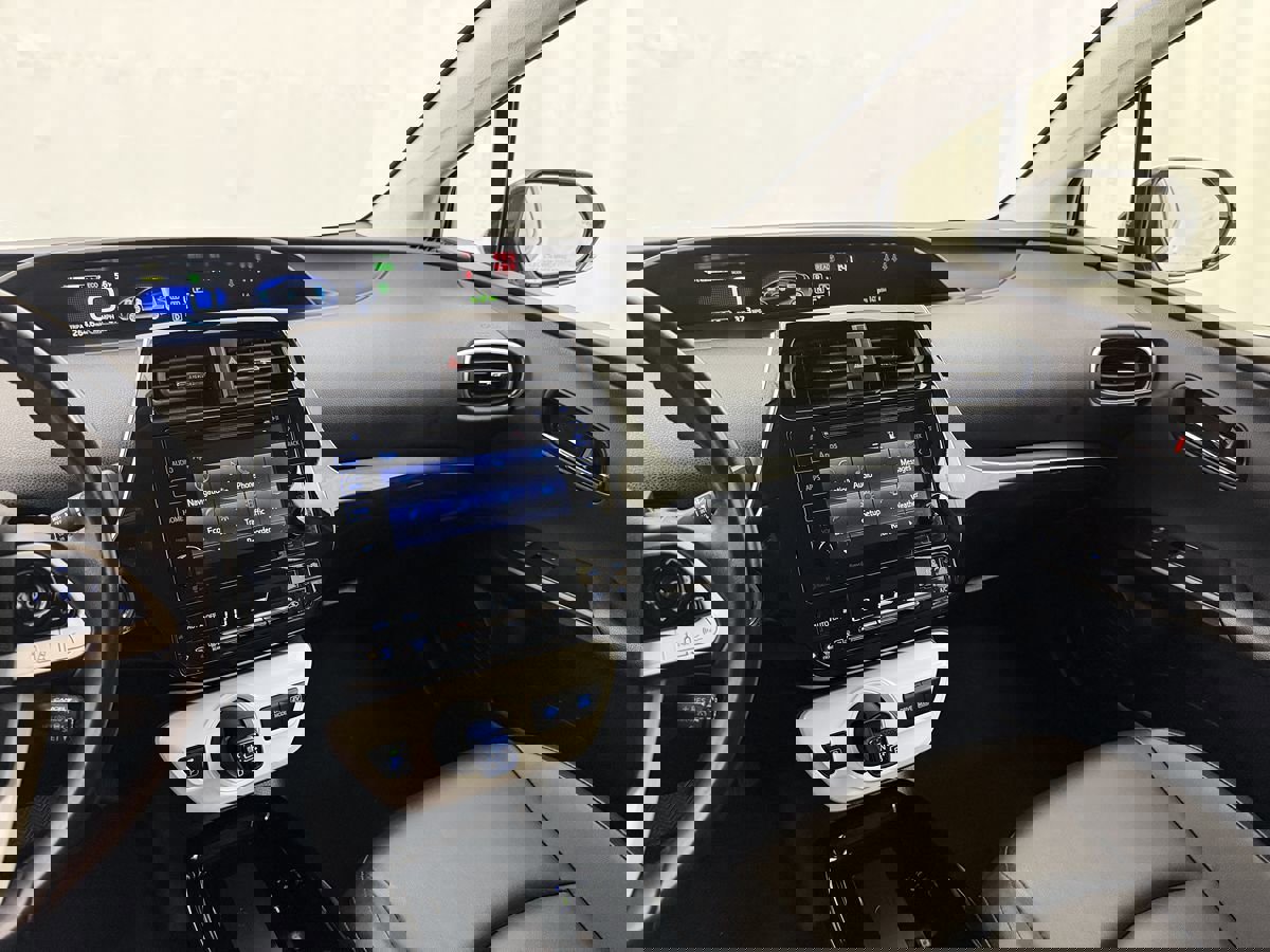 Used 2018 Toyota Prius Three Touring w/ Appearance Package FWD image 14