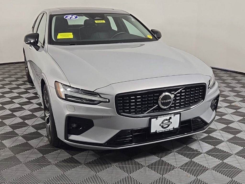Certified 2025 Volvo S60 B5 Core image 2