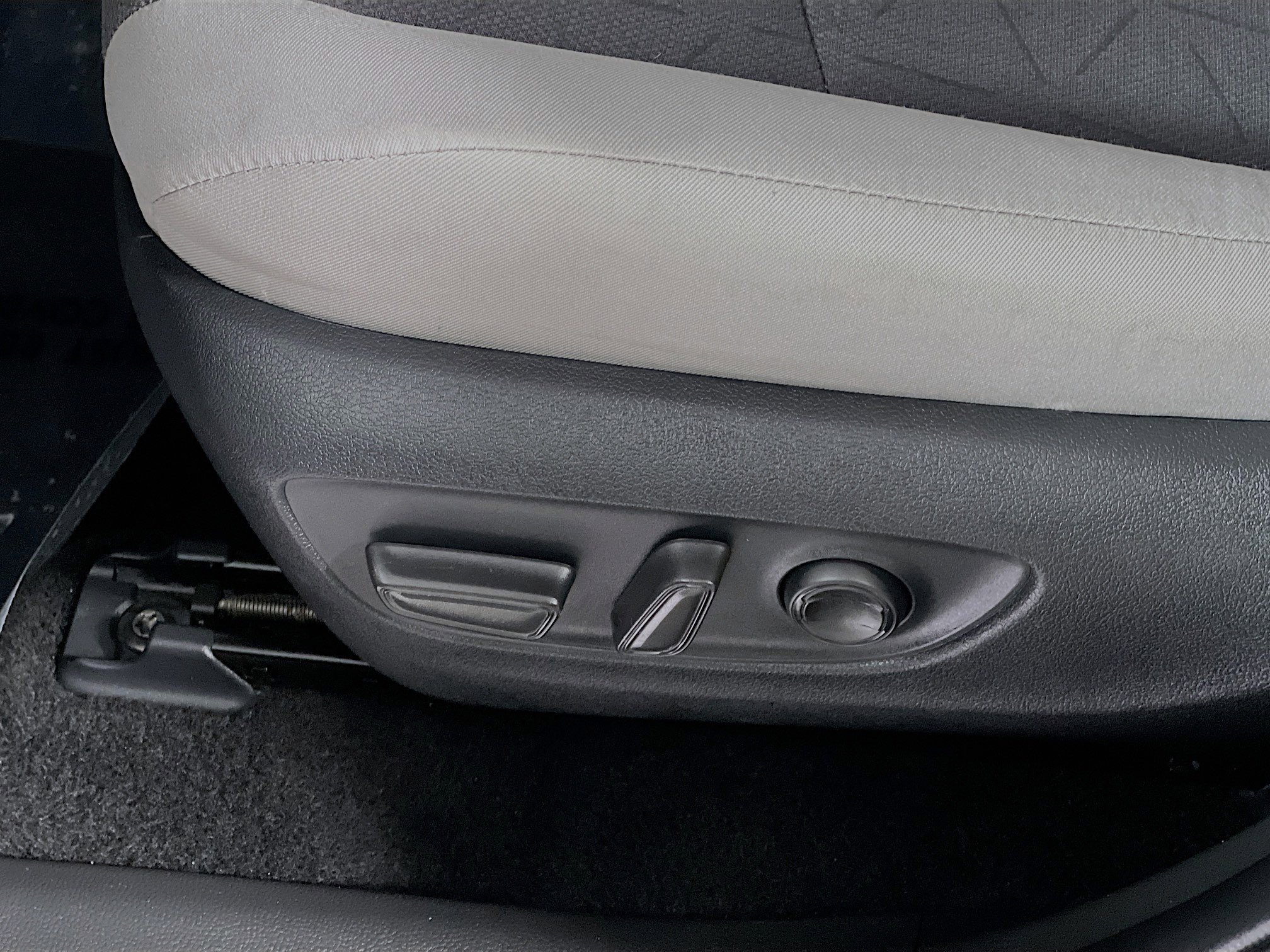 Used 2025 Toyota RAV4 XLE image 16