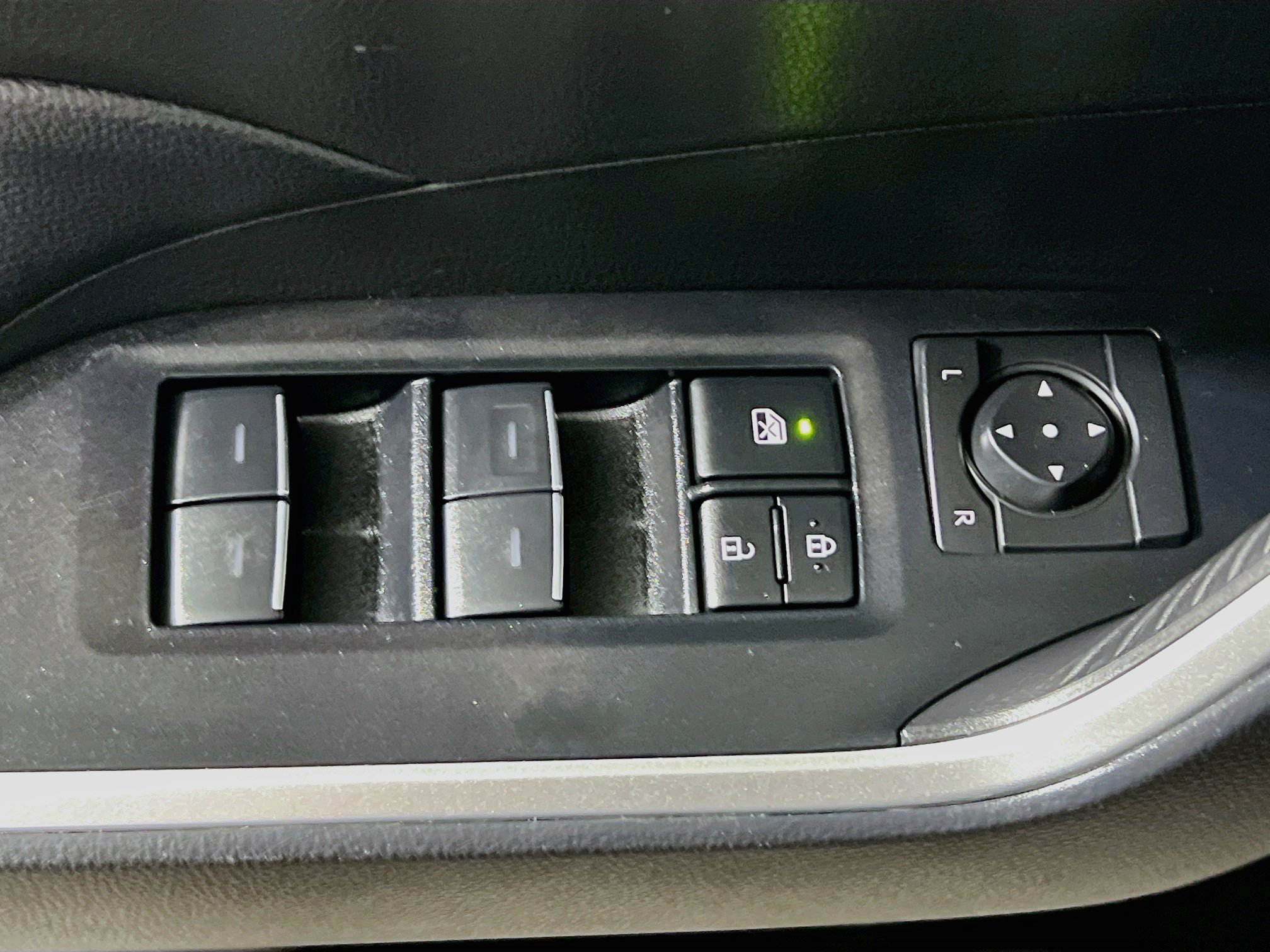 Used 2025 Toyota RAV4 XLE AWD/4WD image 16