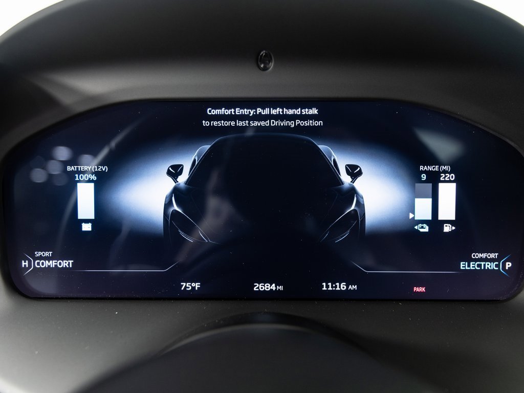 Used 2023 McLaren Artura image 9