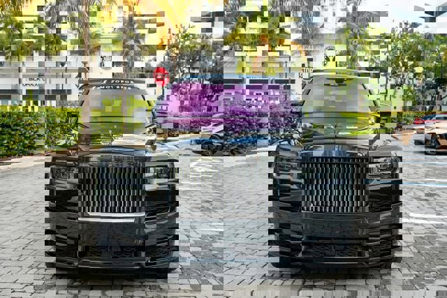 Used 2020 Rolls-Royce Cullinan Black Badge image 4