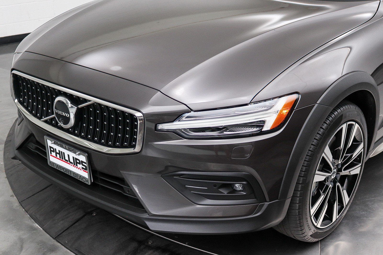 Used 2024 Volvo V60 B5 Cross Country Ultimate w/ Protection Package Premier AWD/4WD image 10
