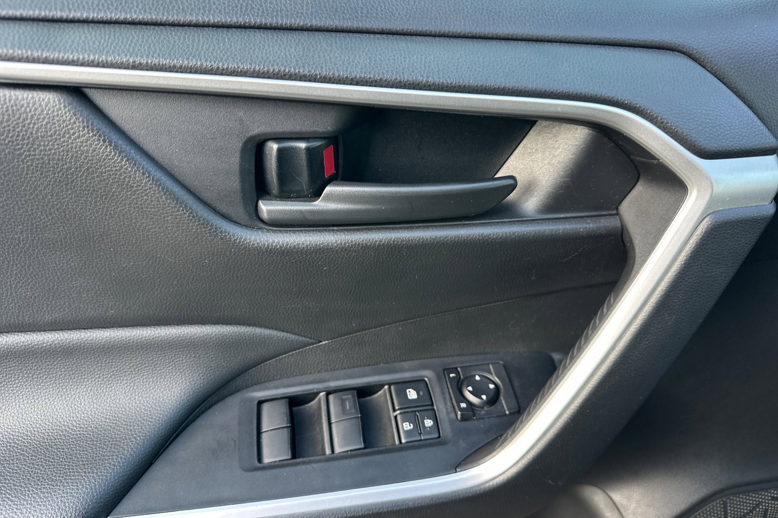 Used 2024 Toyota RAV4 LE image 11