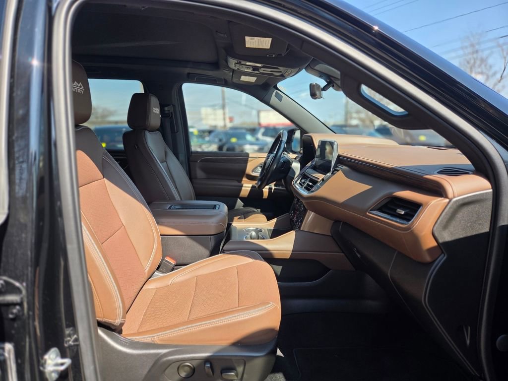 Used 2022 Chevrolet Tahoe High Country w/ Premium Package 2 AWD/4WD image 26