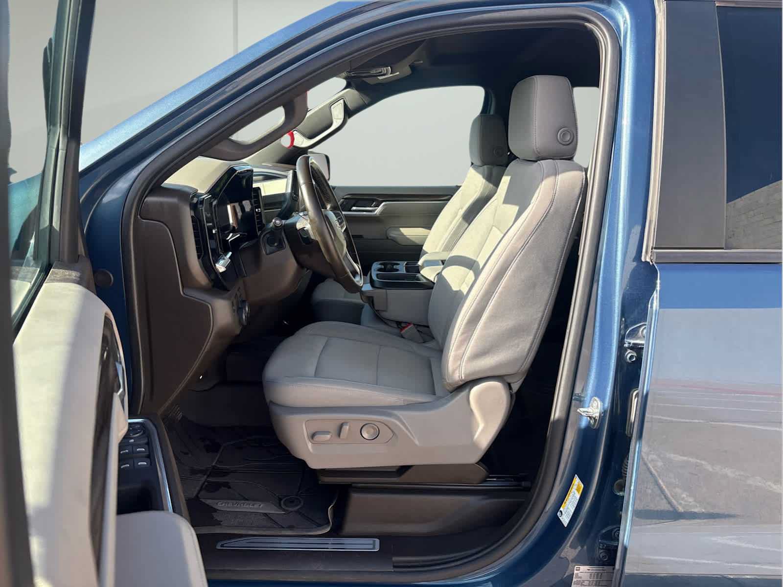Used 2024 Chevrolet Silverado 1500 LT w/ Safety Package RWD image 9