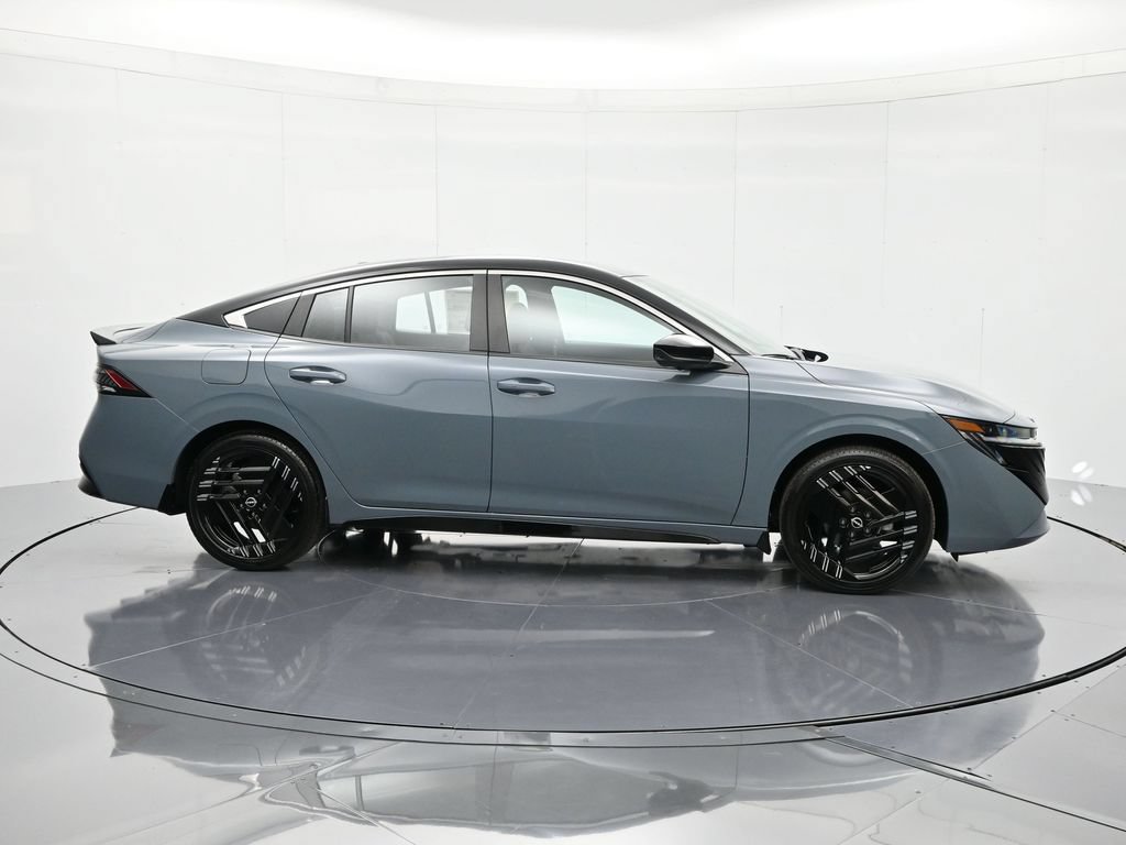 New 2026 Nissan Sentra SR w/ SR Premium Package FWD image 4