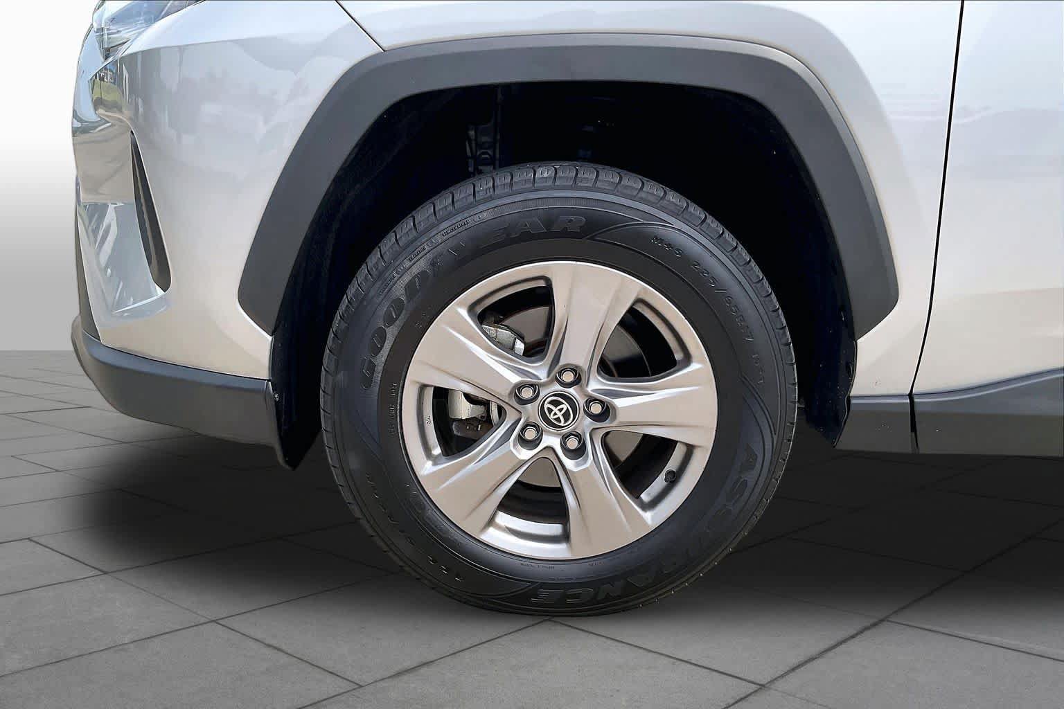 Used 2025 Toyota RAV4 XLE FWD image 21