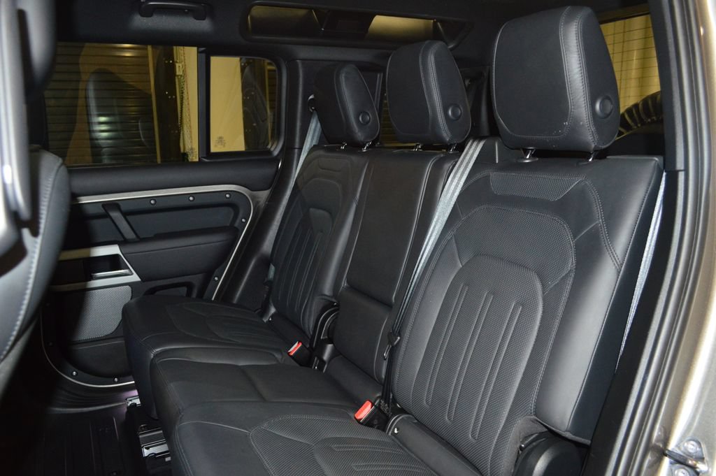 Used 2022 Land Rover Defender 110 XS Edition AWD/4WD image 31