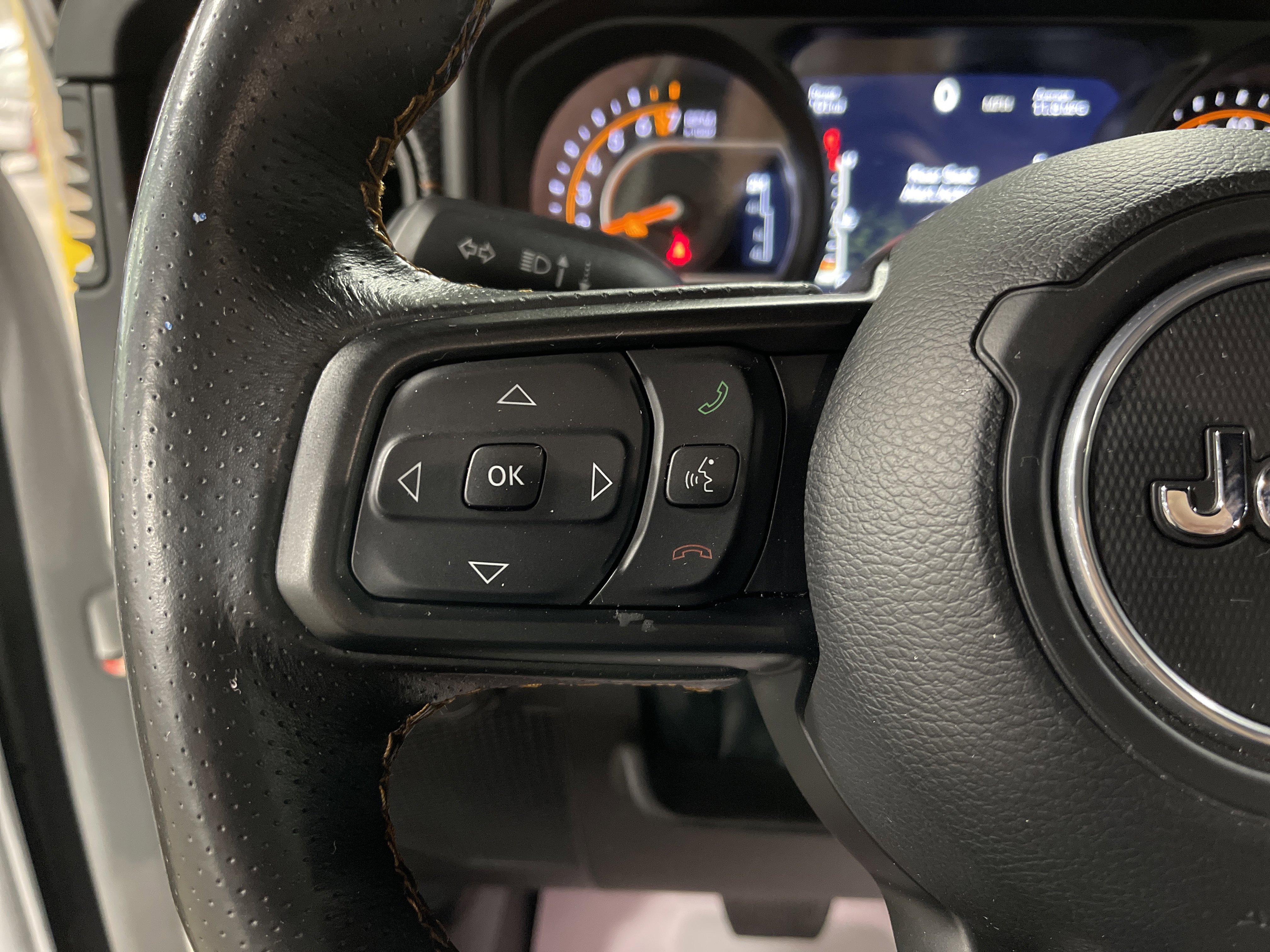 Used 2024 Jeep Gladiator Mojave w/ Convenience Group image 18