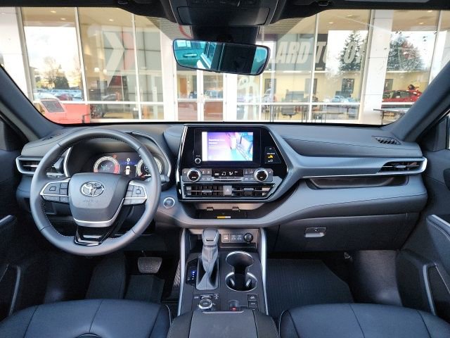 Used 2025 Toyota Highlander XSE image 19