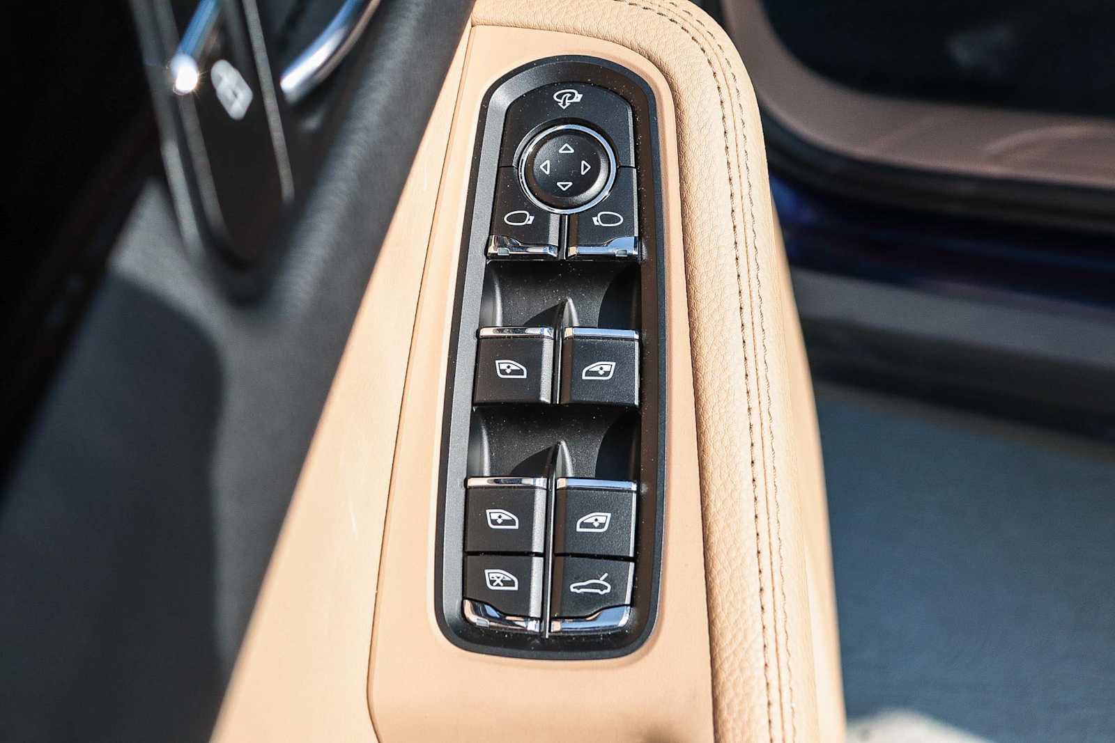 Used 2024 Porsche Macan image 28