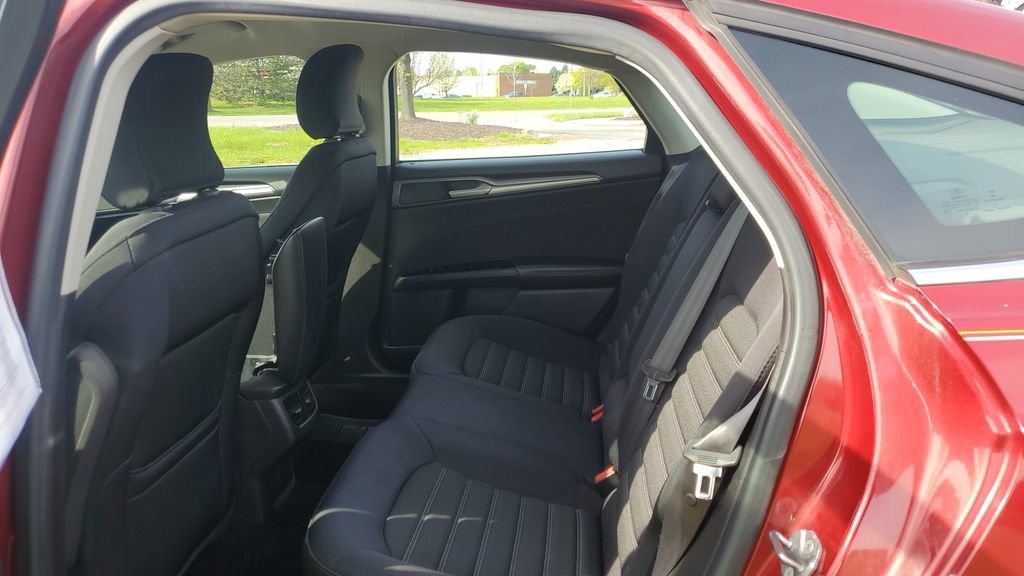Used 2015 Ford Fusion SE FWD image 20