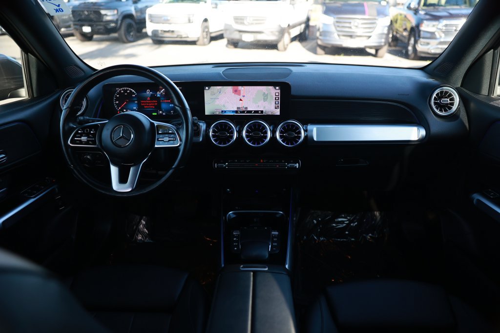 Used 2023 Mercedes-Benz EQB 300 4MATIC w/ Exclusive Package image 24