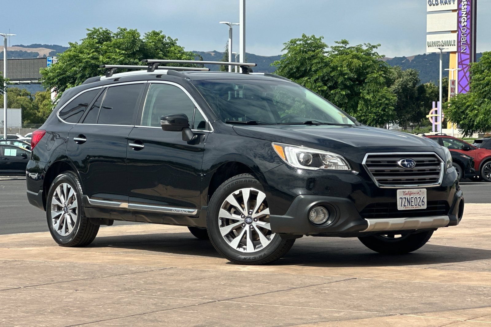 Used 2017 Subaru Outback 2.5i Touring AWD/4WD video 2