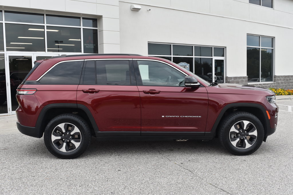 Used 2024 Jeep Grand Cherokee Limited 4xe AWD/4WD image 2