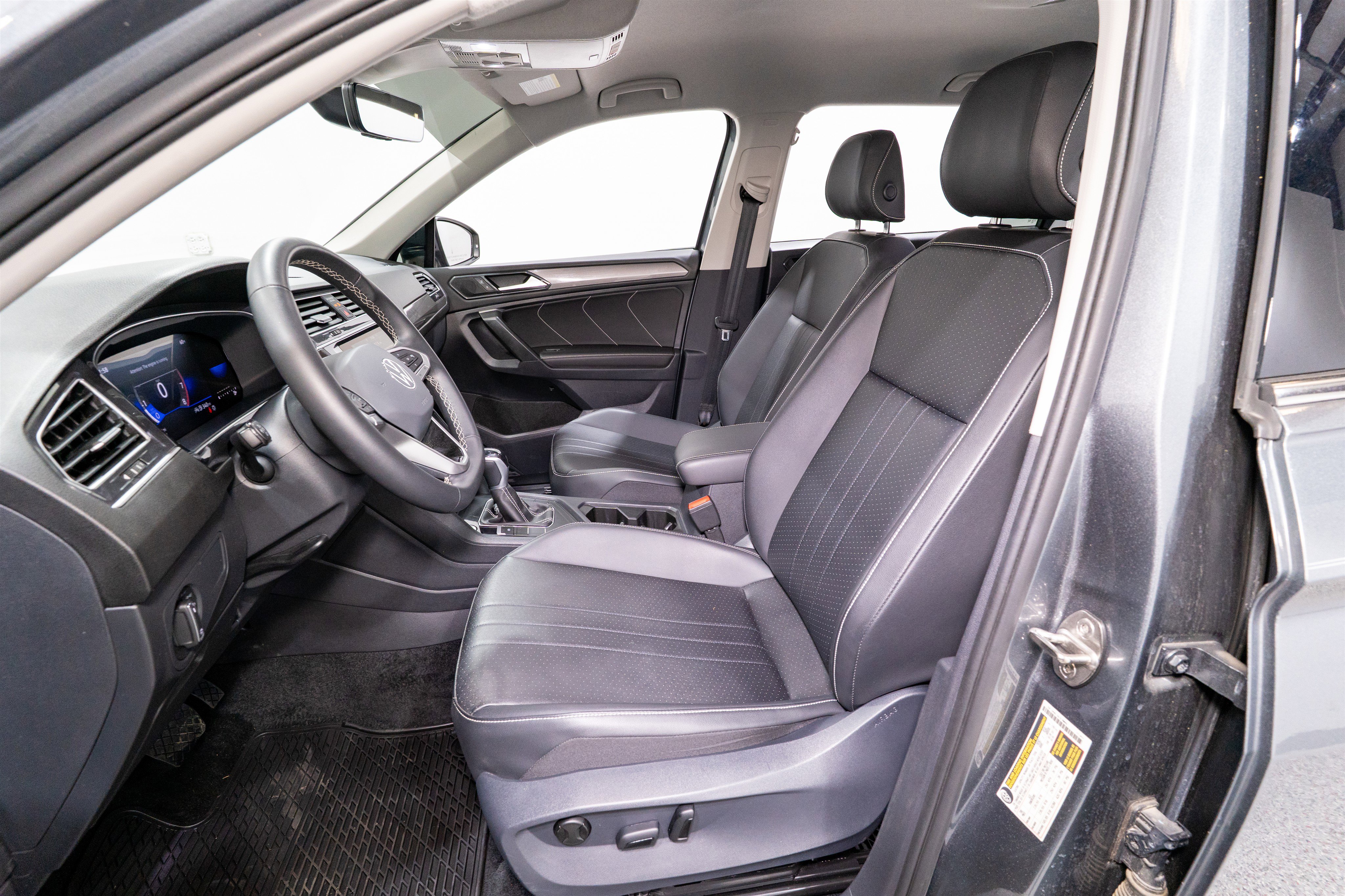 Used 2023 Volkswagen Tiguan SE image 14