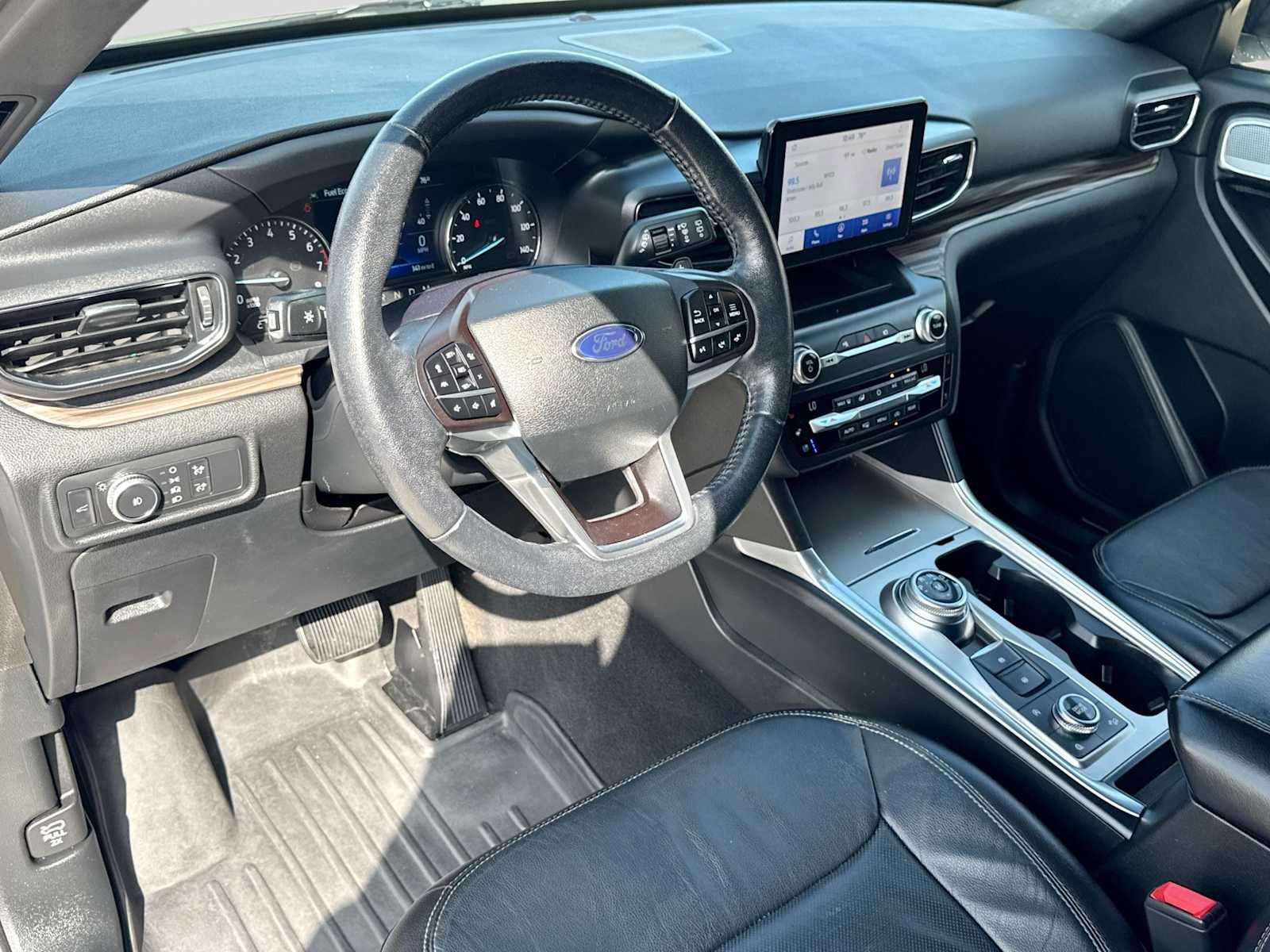 Used 2020 Ford Explorer Limited AWD/4WD image 2