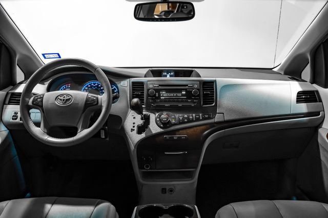 Used 2012 Toyota Sienna XLE FWD image 17