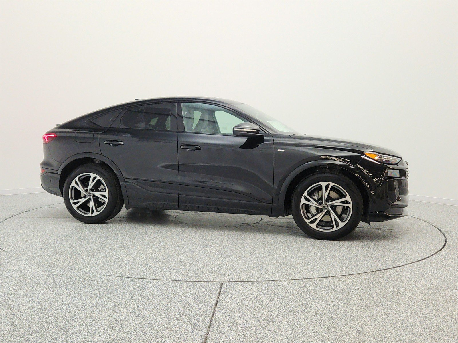 New 2027 Audi Q6 e-tron Prestige AWD/4WD image 4