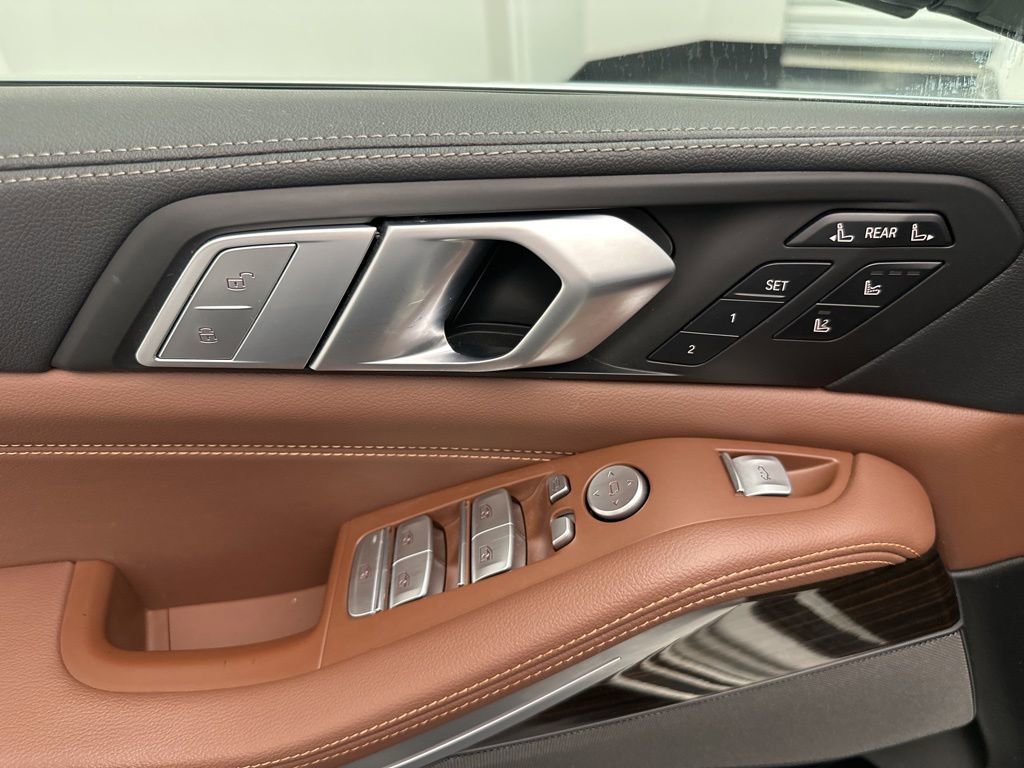 Used 2020 BMW X7 xDrive40i w/ Luxury Seating Package image 28