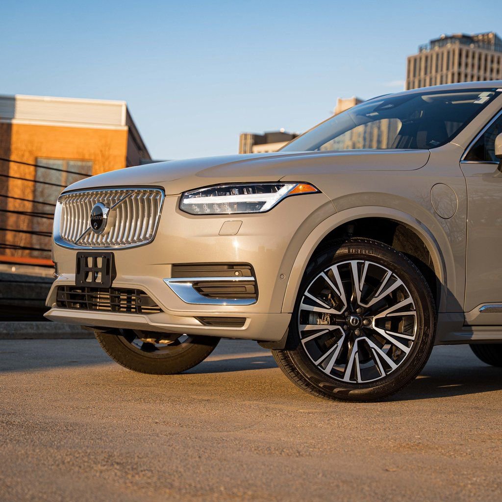 Certified 2025 Volvo XC90 T8 Plus w/ Protection Package Premier image 2
