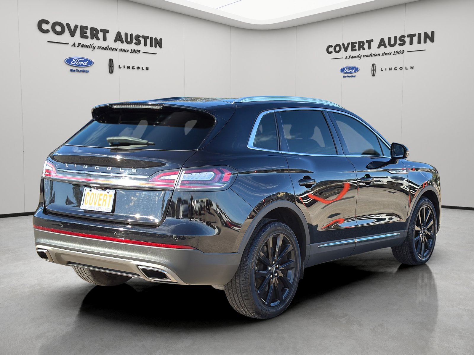 Used 2023 Lincoln Nautilus Reserve w/ Monochromatic Package AWD/4WD image 5