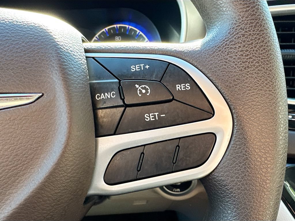 Used 2017 Chrysler Pacifica Touring FWD image 12
