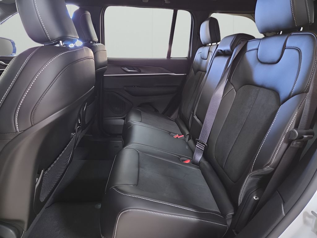 New 2026 Jeep Grand Cherokee Altitude image 19